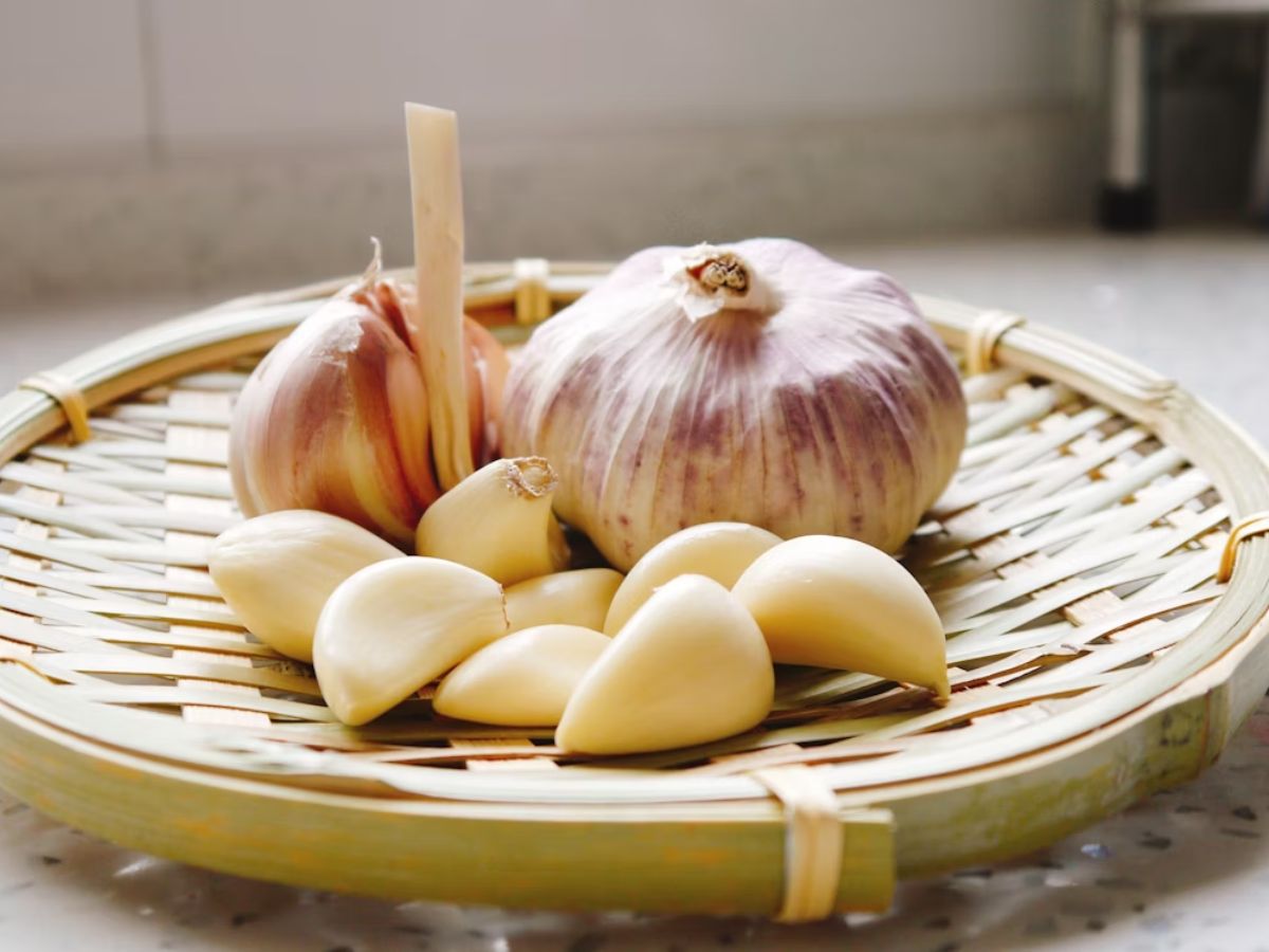 Garlic What to Eat When Sick Unsplash